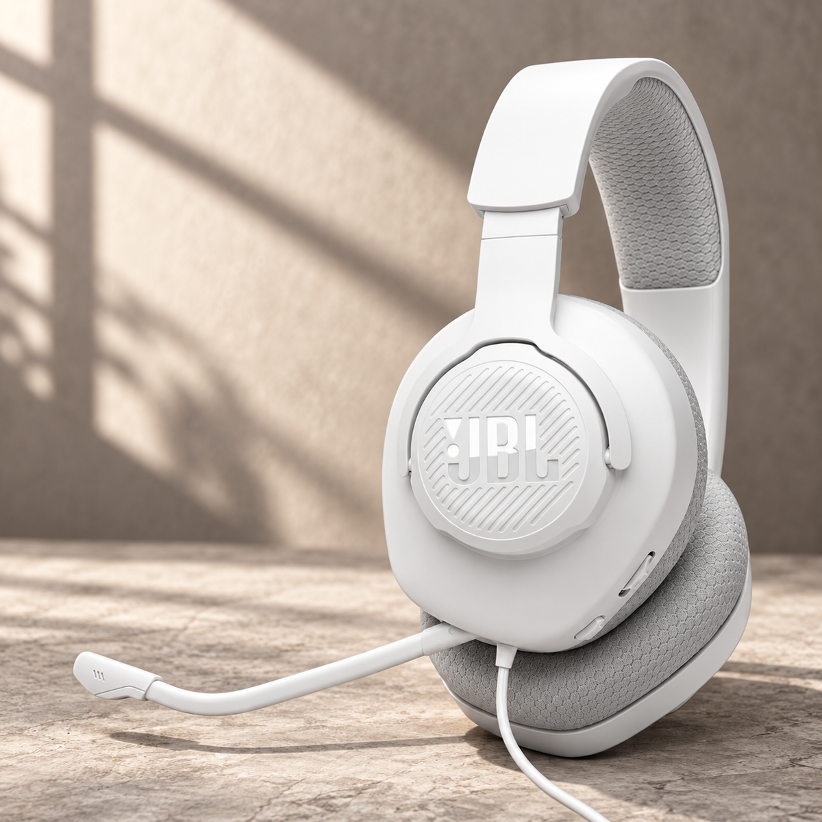 JBL Q100 M2 WIRED — GREY Studio editorial