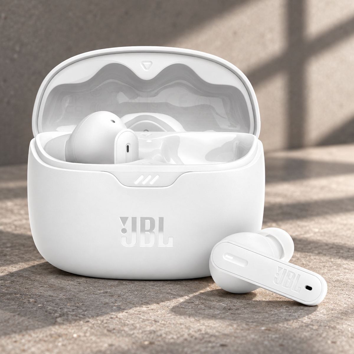 JBL TBEAM EARBUDS KULAKLI — GREY Studio editorial