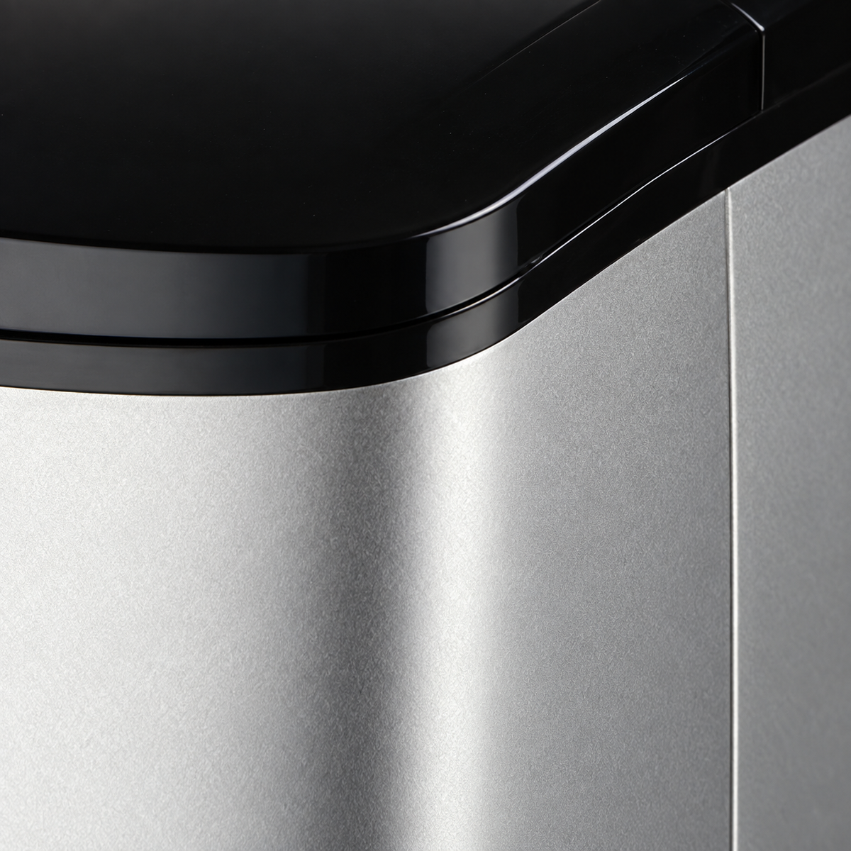 GREY Studio detail | Porodo LifeStyle Ice Cube Maker Compact Portable Ice Maker - Black | PD-LSICEM-BK