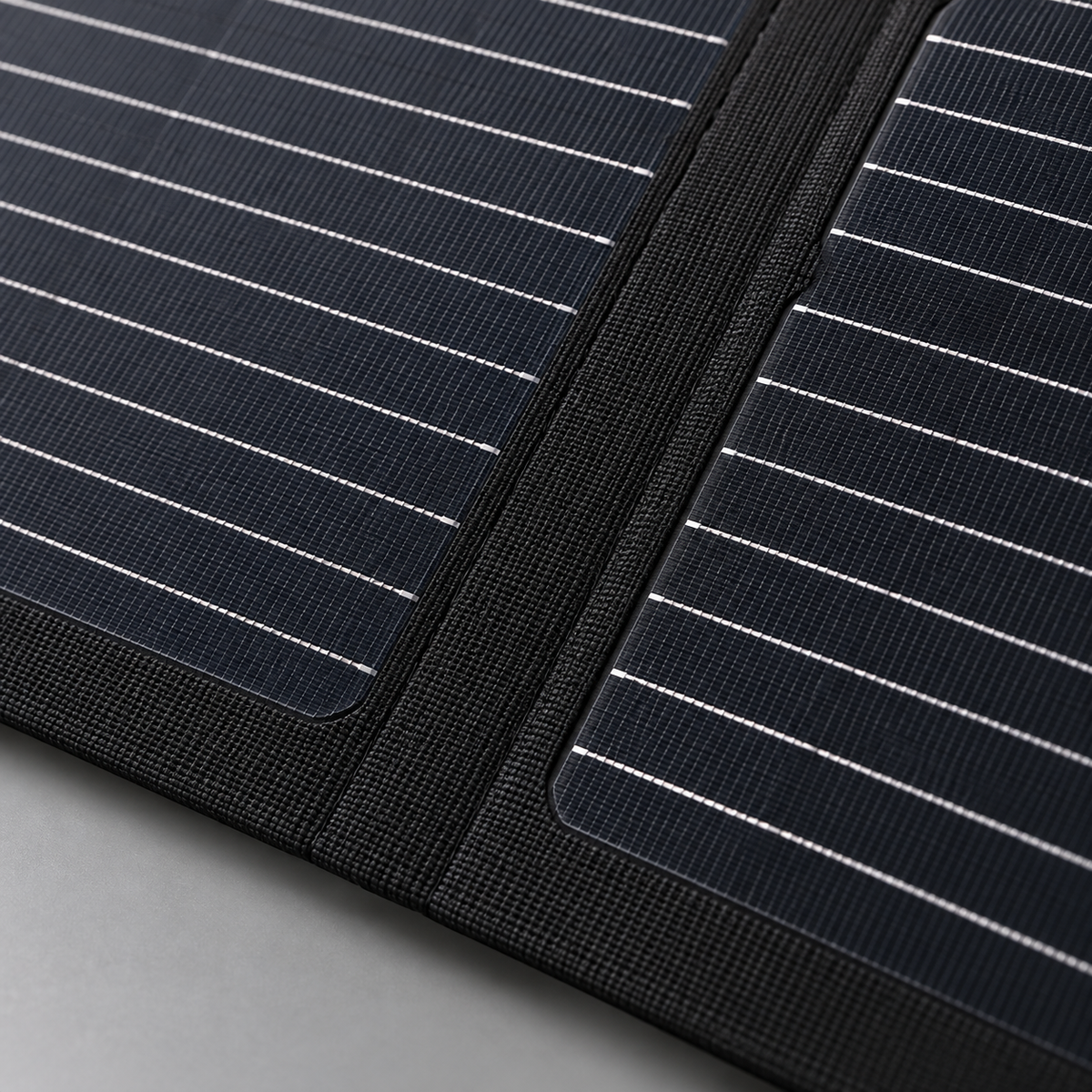GREY Studio detail | Powerology 200W Monocrystalline Portable Solar Panel - Black | PSM022BK