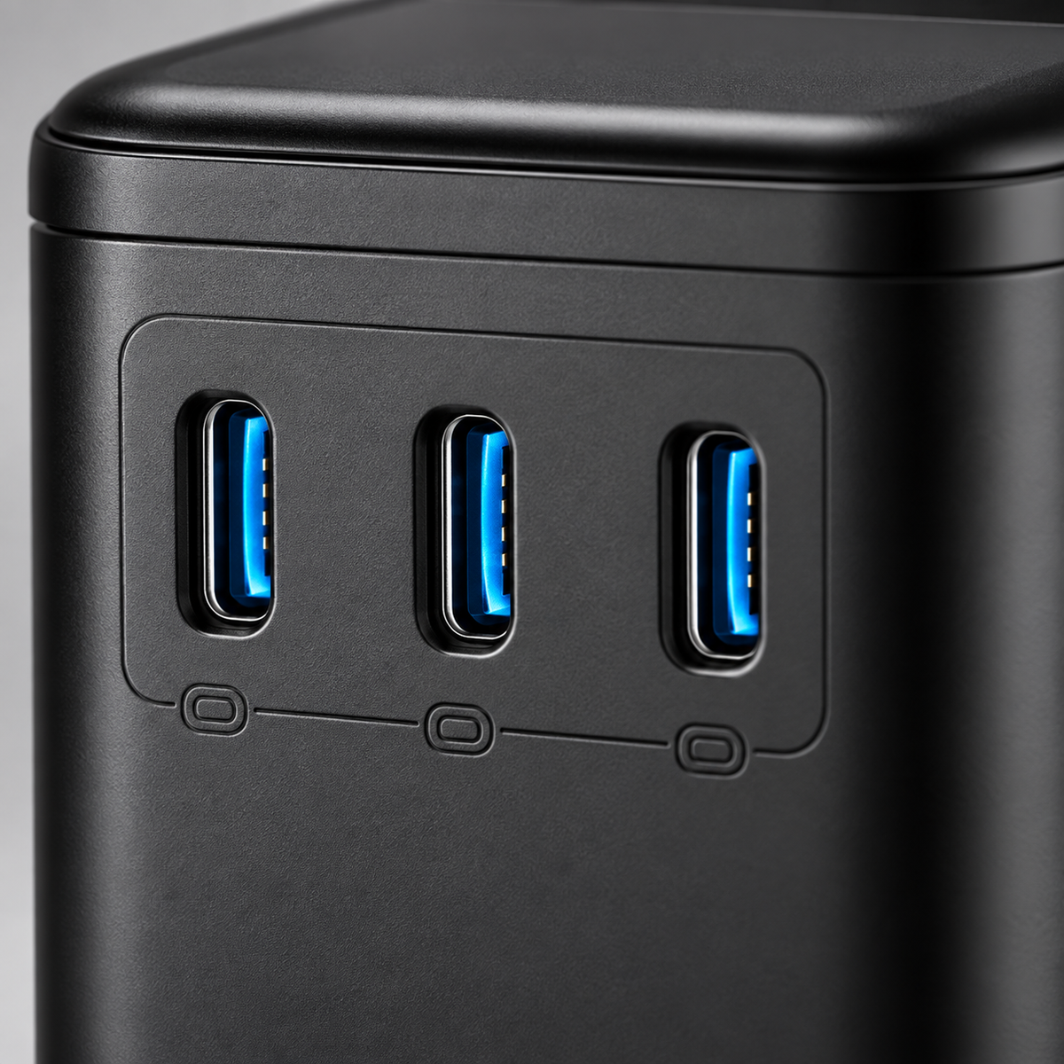 GREY Studio detail | Powerology Voltvoya GaN Travel Adapter - Black | PWCUQC071BK